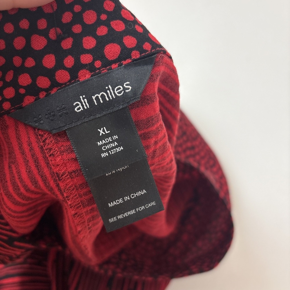 Ali Miles Artsy Red/Black Double Print Blouse W/Unique Buttons Size XL - Picture 7 of 11
